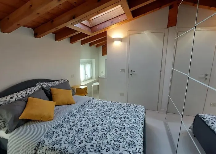 Sui Tetti Di Valeggio - Holiday Apartment